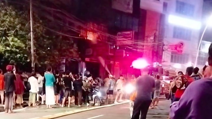 Kebakaran Hanguskan Ruko di Tanah Abang, Belasan Mobil Damkar Diterjunkan ke Lokasi