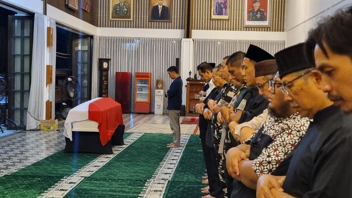 Suasana Haru Iringi Pelepasan Almarhum Ryamizard Ryacudu di Kediaman Keluarga Cikeas