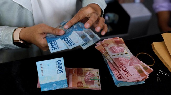 Gaji Ke-13 Senilai Rp15,2 Triliun Mulai Dicairkan, Jutaan ASN hingga Prajurit TNI Jadi Penerima